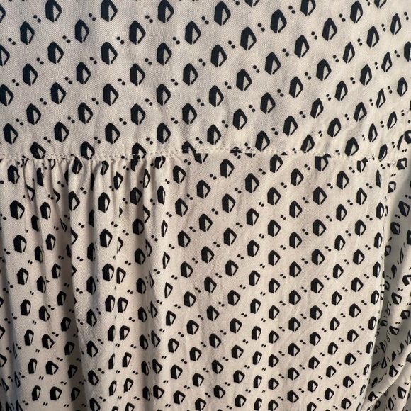 H&M White and Black Patterned Midi Dress - Picture 4 of 9